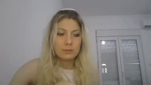 Foxy Bright online show from 03/28/26, 01:22