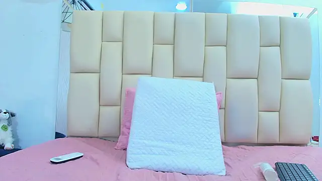 Lana Sliim online show from 02/26/26, 12:15