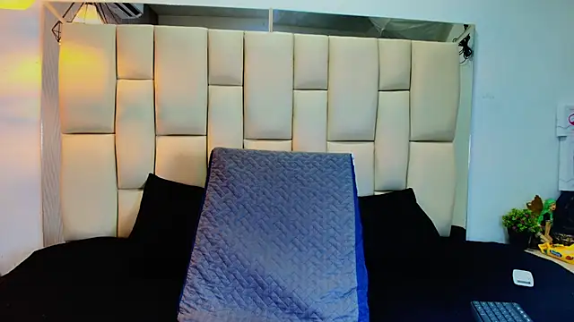 Snapshot of Lana_Sliim chatting on 03/24/26, 12:21 Lana Sliim online show from 03/24/26, 12:21