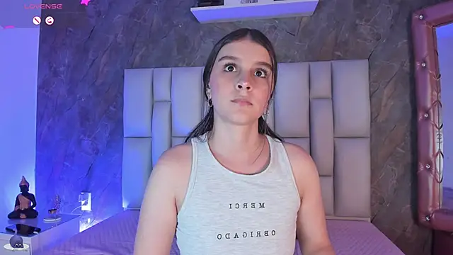 Snapshot of lya_gomez chatting on 04/07/26, 02:45 lya gomez online show from 04/07/26, 02:45