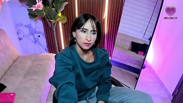 Antonella Moretti  online show from 04/11/26, 02:16