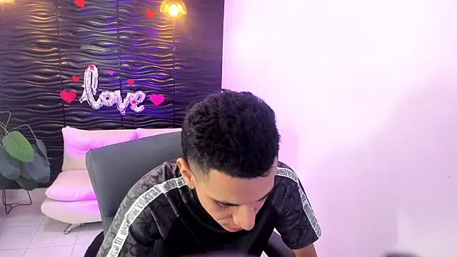 dominicjonnes online show from 04/15/26, 07:43