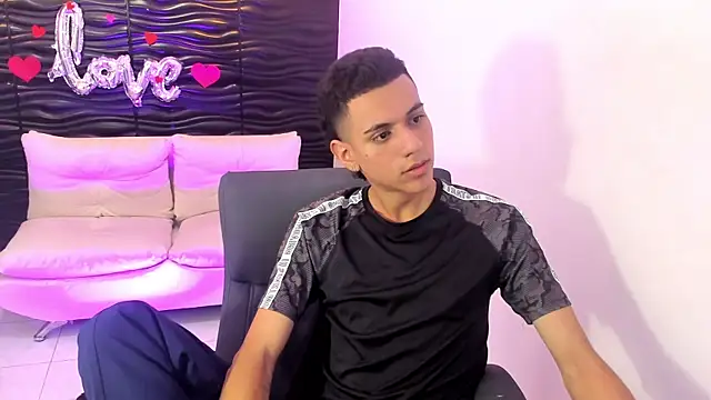 dominicjonnes online show from 04/15/26, 07:58