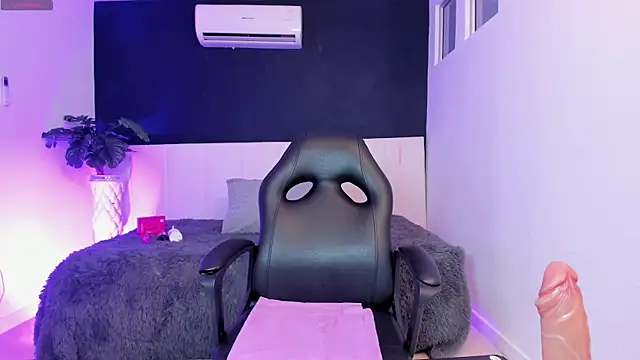 karola cute  online show from 04/27/26, 10:24