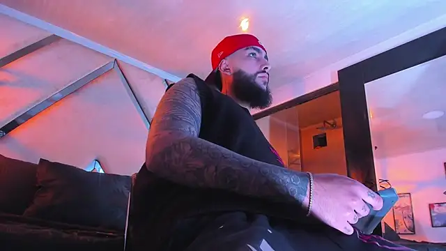 Snapshot of SantiagoHincapiie chatting on 02/26/26, 04:11 SantiagoHincapiie online show from 02/26/26, 04:11