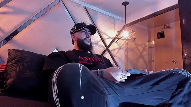 Snapshot of SantiagoHincapiie chatting on 03/01/26, 04:14 SantiagoHincapiie online show from 03/01/26, 04:14