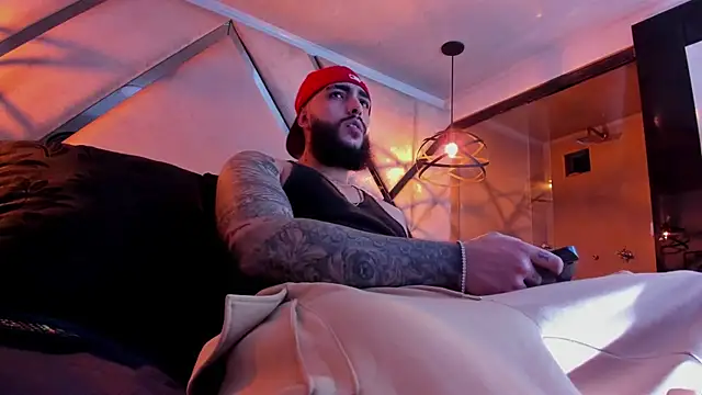 SantiagoHincapiie online show from 03/04/26, 04:18