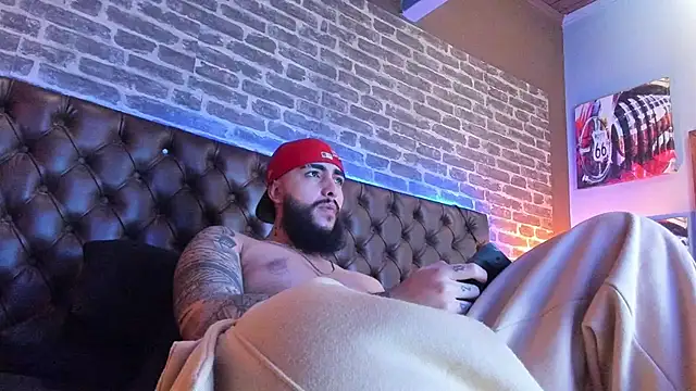 SantiagoHincapiie online show from 03/08/26, 04:27