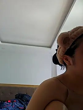 Snapshot of Halyken chatting on 02/22/26, 04:46 Halyken online show from 02/22/26, 04:46