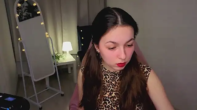 Snapshot of BellaThery chatting on 03/01/26, 05:09 BellaThery online show from 03/01/26, 05:09