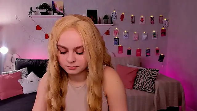 Snapshot of VivienAllen chatting on 02/21/26, 04:24 VivienAllen online show from 02/21/26, 04:24