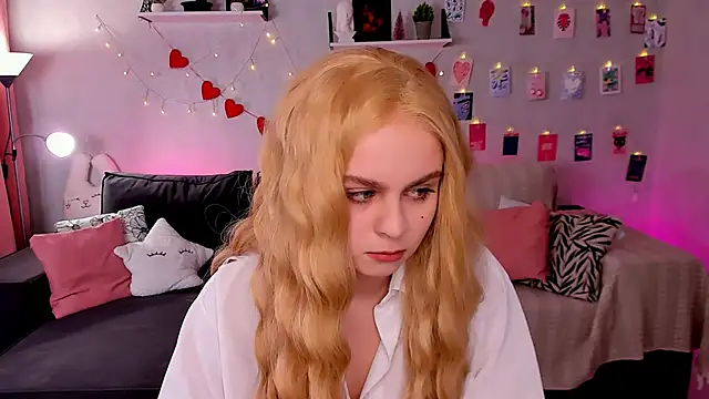 Snapshot of VivienAllen chatting on 02/22/26, 09:08 VivienAllen online show from 02/22/26, 09:08