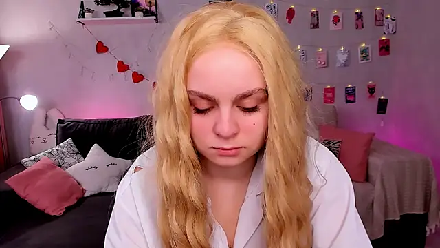 Snapshot of VivienAllen chatting on 03/01/26, 02:24 VivienAllen online show from 03/01/26, 02:24