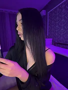 Olivia Noor online show from 04/15/26, 05:42