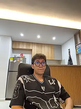 Apolo 137 online show from 04/16/26, 02:23