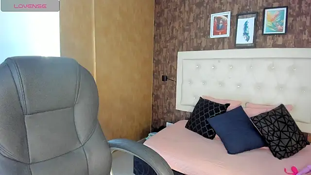 Snapshot of sasha__blaze01 chatting on 02/26/26, 01:32 sasha blaze01 online show from 02/26/26, 01:32