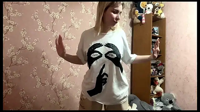 LiraDreamX online show from 04/23/26, 03:36