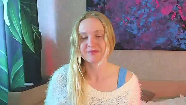 Snapshot of Lanavi_Smile chatting on 06/17/26, 06:16 Lanavi Smile online show from 06/17/26, 06:16