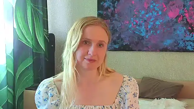 Snapshot of Lanavi_Smile chatting on 06/19/26, 06:18 Lanavi Smile online show from 06/19/26, 06:18