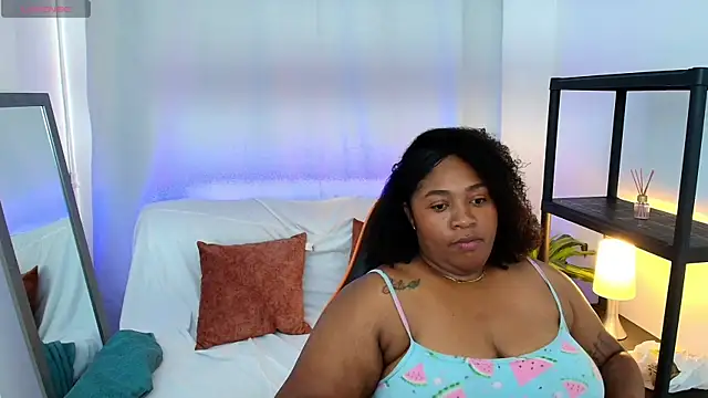 Snapshot of Megan-Small chatting on 02/23/26, 08:17 Megan-Small online show from 02/23/26, 08:17