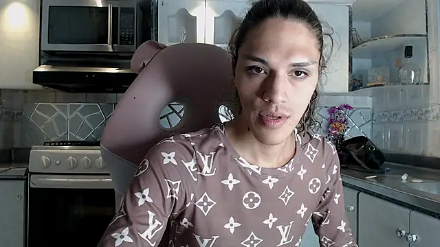 Snapshot of CrisOzzz chatting on 02/25/26, 08:40 CrisOzzz online show from 02/25/26, 08:40