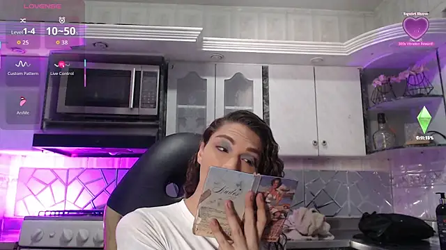 CrisOzzz online show from 05/11/26, 06:16