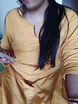 Queenlipx online show from 05/19/26, 08:42
