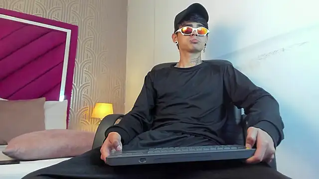 Dominic Foxx online show from 02/27/26, 01:22