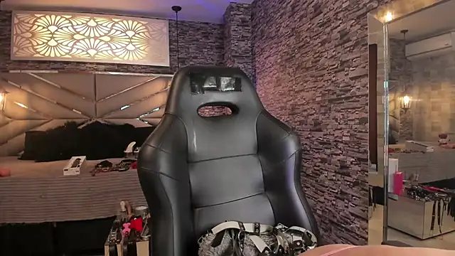 Nicolle Doll  online show from 04/09/26, 02:44