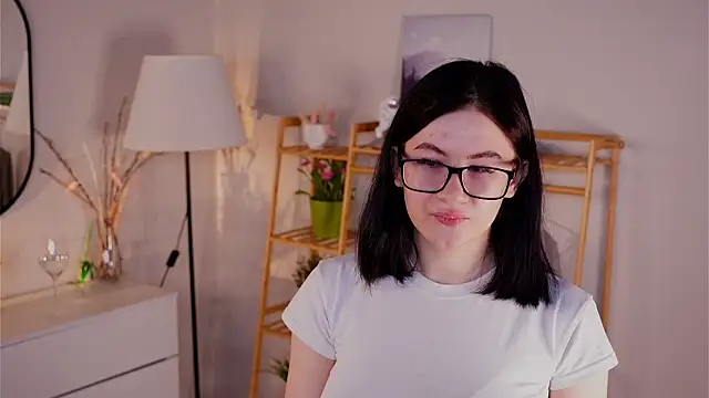 TwilaMode online show from 03/02/26, 03:52