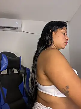 Snapshot of Kittyoficiall chatting on 02/26/26, 06:29 Kittyoficiall online show from 02/26/26, 06:29