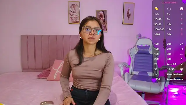 Zoow bluussh online show from 03/16/26, 12:09