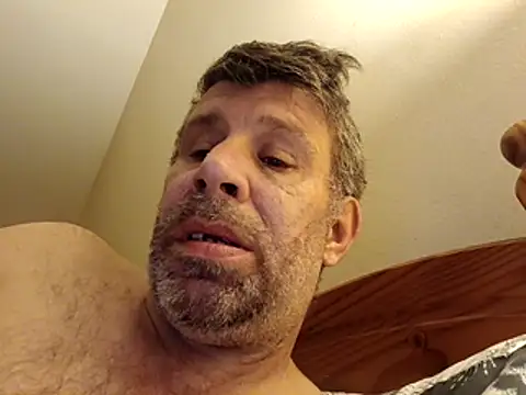 Snapshot of stud2512 chatting on 04/22/26, 10:22 stud2512 online show from 04/22/26, 10:22