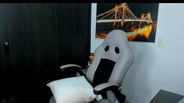 Snapshot of MEGAAN_HILTONN chatting on 04/05/26, 11:13 MEGAAN HILTONN online show from 04/05/26, 11:13