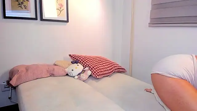 SarahandBast online show from 03/19/26, 03:43