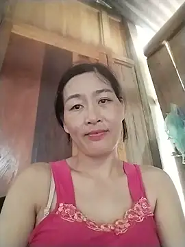 Snapshot of lris-Beauty77 chatting on 06/18/26, 06:02 lris-Beauty77 online show from 06/18/26, 06:02