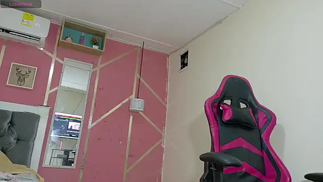 Snapshot of cristal-49 chatting on 03/01/26, 08:55 cristal-49 online show from 03/01/26, 08:55