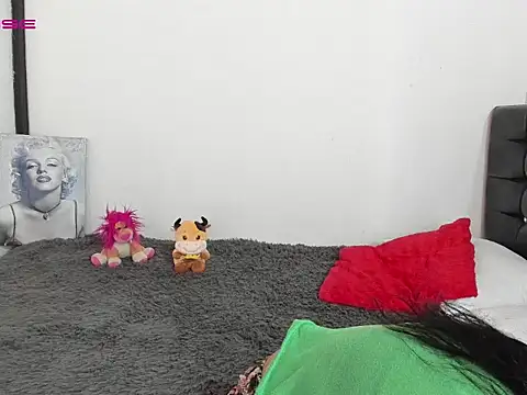 LatinaQueen23 online show from 03/14/26, 01:49