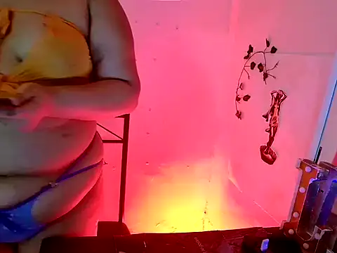 Snapshot of MistressMileenaMiami chatting on 02/25/26, 08:18 MistressMileenaMiami online show from 02/25/26, 08:18