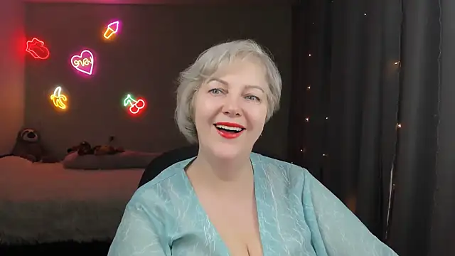 Mary-Leee online show from 04/12/26, 06:51