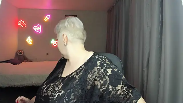 Mary-Leee online show from 05/05/26, 05:37