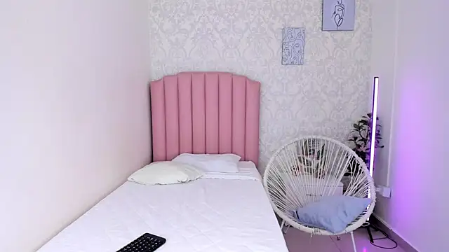 Mara Galle online show from 04/18/26, 07:58