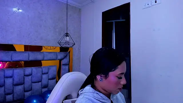 miiaboss  online show from 03/18/26, 12:08