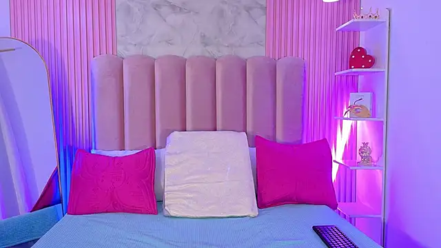 ArianaRougee online show from 04/09/26, 11:48