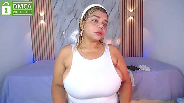 CasieBigtits online show from 06/10/26, 01:32