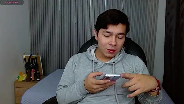 Julian Smith21 online show from 05/15/26, 12:39