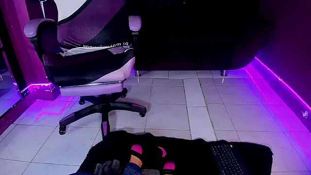 Snapshot of Alana_uwu chatting on 02/25/26, 11:42 Alana uwu online show from 02/25/26, 11:42