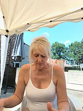 Heidiblueeyes online show from 07/16/26, 12:11