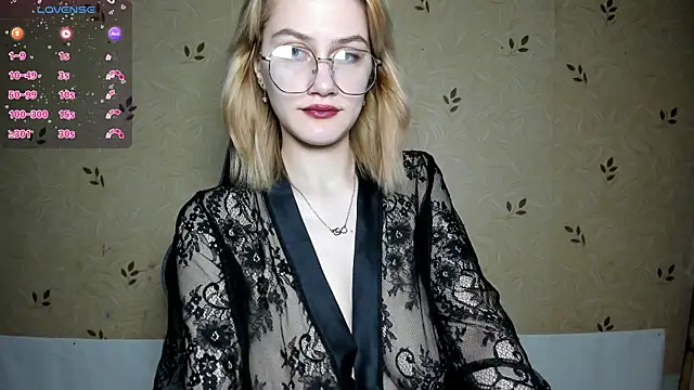 Snapshot of NicoleDaviss chatting on 07/04/26, 07:20 NicoleDaviss online show from 07/04/26, 07:20