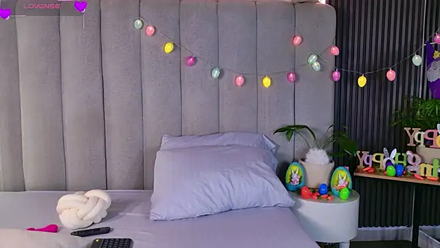 AlessiaAuren online show from 03/28/26, 04:17